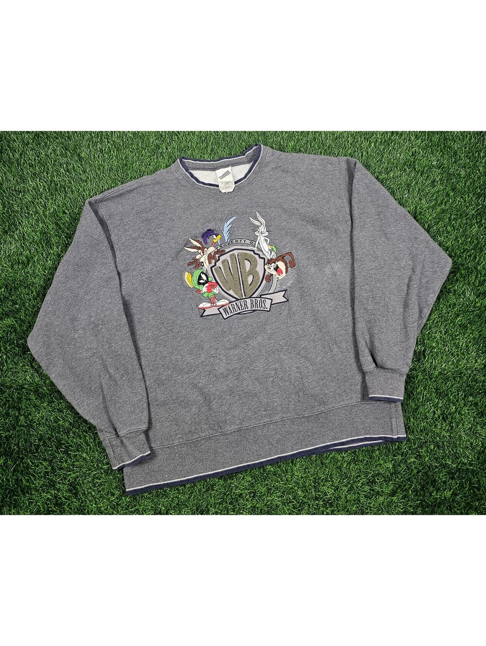 Vintage Warner Bros. Gray Crewneck Sweatshirt with Looney Tunes Characters